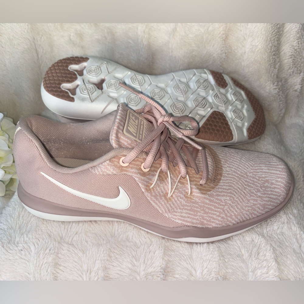 Nike Women's Blush Pink Lightweight Training Sneakers size 9.5